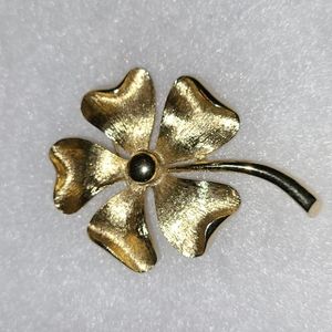 Vintage Sarah Coventry Signed Brooch 5 Petal Dogwood Flower Brushed Gold-tone
